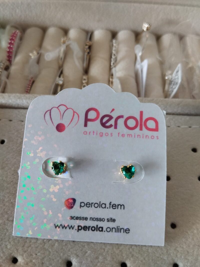 Brinco ponto de luz coração verde banhado a Ouro 18k